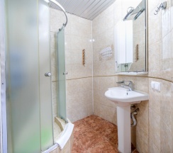 Двухместный номер с видом на внутренний двор двуспальная кровать в Delsochi