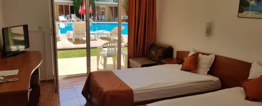 Трёхместный номер Deluxe в Sun City Hotel