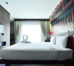 Номер Deluxe с балконом в The AIM Patong Hotel