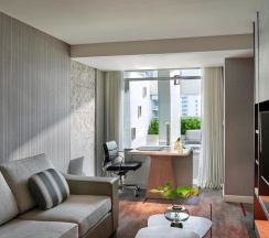 Двухместный люкс с террасой двуспальная кровать в DoubleTree by Hilton Bangkok Ploenchit
