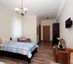 Стандартный номер (с балконом)  Две односпальные кровати + доп.место в Garden House