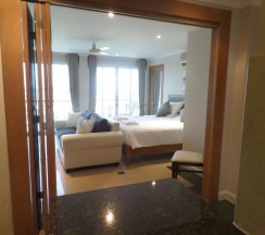 Двухместная студия с видом на море двуспальная кровать в Westbury Residence