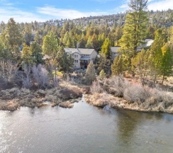 Коттедж с 4 комнатами в Quiet River *30 Day Minimum 4 Bedroom Townhouse by RedAwning