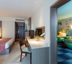Люкс Family с 2 комнатами в Holiday Inn Resort Phuket by IHG