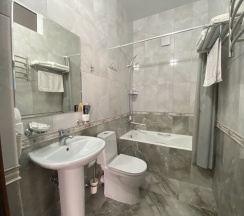 Двухместный люкс Grand с балконом и с видом на море двуспальная кровать в Blacksea