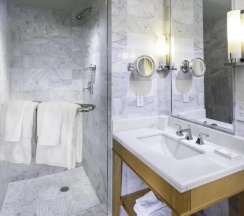 Двухместный номер Deluxe с видом на залив (двуспальная кровать) в Fontainebleau Miami Beach