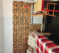 Небольшая двухместная комната с двуспальной кроватью в Gallery and more