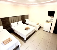 Улучшенный четырехместный номер с балконом в Guest house city center