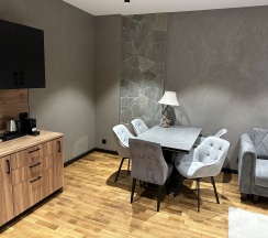 Двухкомнатный улучшенный люкс с кухней в Tash maral