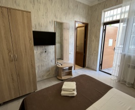 Номер улучшенный комфорт с 1 двуспальной кроватью в ЭльМар