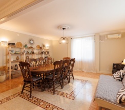 Коттедж с 6 комнатами с балконом и с красивым видом из окна в Дом пробуждения