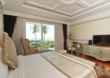 Номер Deluxe с балконом и beachfront в LK The Empress Pattaya