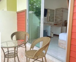 Студия с видом на бассейн в Sunrise Serenity