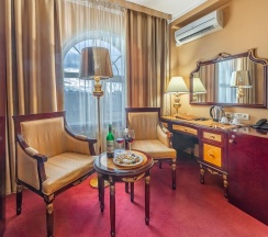 Номер стандарт бизнес с 1 двуспальной кроватью в Гранд мандарин