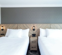 Четырёхместный номер Standard в Sandman Hotel Vancouver Downtown