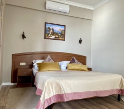 Стандарт с одной большой кроватью в Маяк дом