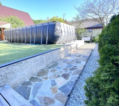 Шестиместные апартаменты с 3 комнатами с балконом в Якорь