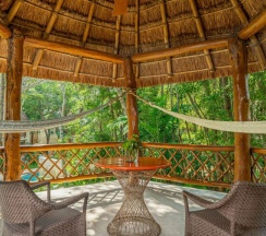 Четырёхместный номер Palapa Oasis в Shangri-la Caribe Beach Village Resort