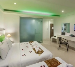 Двухместный номер Deluxe (двуспальная кровать) в Armoni Patong Beach Hotel