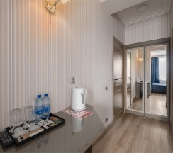 Полулюкс с двуспальной кроватью и окнами во внутренний двор в Ka Royal Hotel Boutique