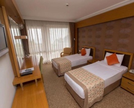 Двухместный номер Deluxe с балконом двуспальная кровать в Sırma Hotel