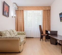 Номер улучшенный с 1 двуспальной кроватью (корпус В) в Русич