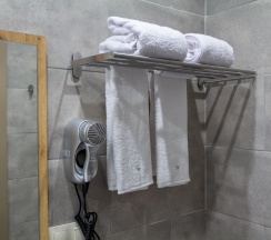 Номер эконом с 1 двуспальной кроватью (без окна) в Gesten hotel