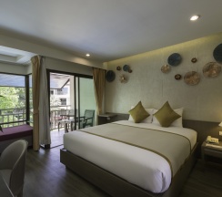 Двухместный номер Deluxe с балконом и с видом на бассейн 2 отдельные кровати в Chanalai Flora Resort, Kata Beach