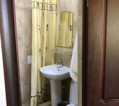 Четырёхместный люкс с 2 комнатами с балконом в Звезда