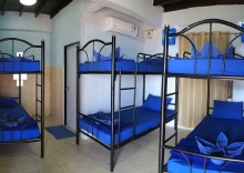 Кровать в общем номере с балконом в Asia Blue Beach Hostel Hacienda