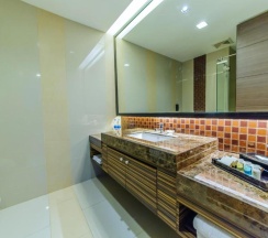 Трёхместный семейный номер Premier North Tower в The Berkeley Hotel Pratunam