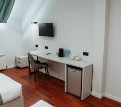 Трёхместный семейный номер Standard с красивым видом из окна в Green Hill Hotel