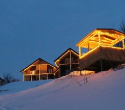 Шестиместный коттедж с балконом и с панорамным видом в Ласточкин дом