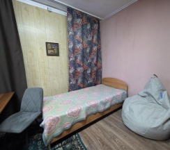 Комната стандарт с 2 односпальными и 1 двуспальной кроватью в ЭтноДом Тюрк