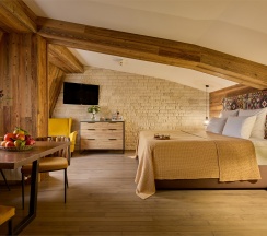 Джуниор Сюит в мансарде с видом на горы в Hills Polyana hotel&SPA