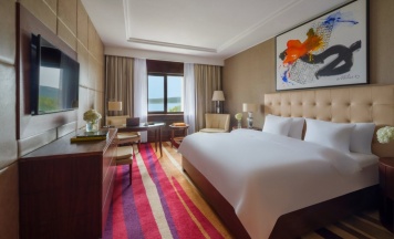Двухместный номер Deluxe с видом на озеро двуспальная кровать в Rixos Borovoe