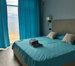 Коттедж пятикомнатный с балконом и с красивым видом из окна в Ямал