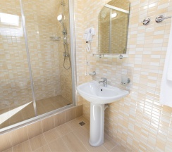 Мансардный семейный без балкона в Karap palace hotel