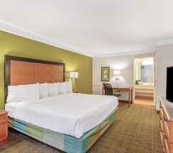 Двухместный номер двуспальная кровать в La Quinta Inn by Wyndham Orlando Airport West