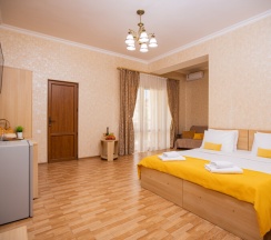 Стандарт 4-местный с двуспальной кроватью и балконом в Джульетта