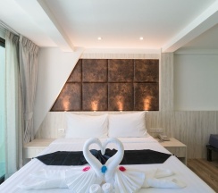 Трёхместный номер Deluxe с балконом и с видом на море в Destination Patong