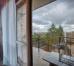 Двухместный 25 люкс с террасой с видом на море двуспальная кровать в Exclusive Hotel&Apartments