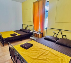 Шестиместные апартаменты с красивым видом из окна в Аибга