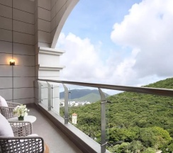 Номер Premium в Holiday Inn & Suites Sanya Yalong Bay
