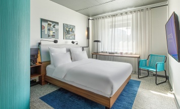 Номер Standard с двуспальной кроватью в Novotel Vladivostok