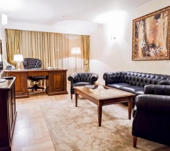Люкс Presidential с 2 комнатами с видом на горы в Hotel Marinela Sofia