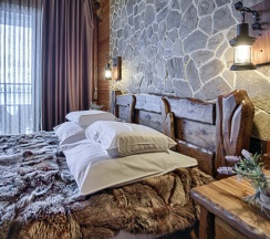 Двухместный 27 люкс с балконом и с видом на море двуспальная кровать в Exclusive Hotel&Apartments