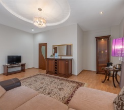 Люкс/Luxe Double Room (двухкомнатный номер с одной двуспальной кроватью) в Воронеж