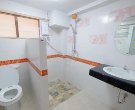 Двухместный номер Standard с балконом 2 отдельные кровати в Jirawan Hotel