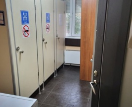 Кровать в общем номере в Хона